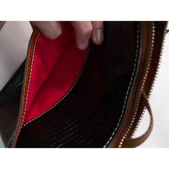 Dooney & Bourke Lizard Embossed Letter Carrier Crossbody Black Leather Bag NWT - Picture 3 of 11